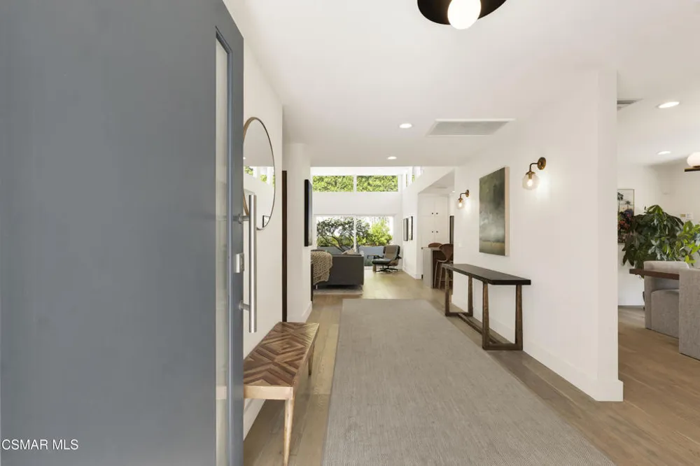 4500 Stark Avenue Woodland Hills, CA 91364