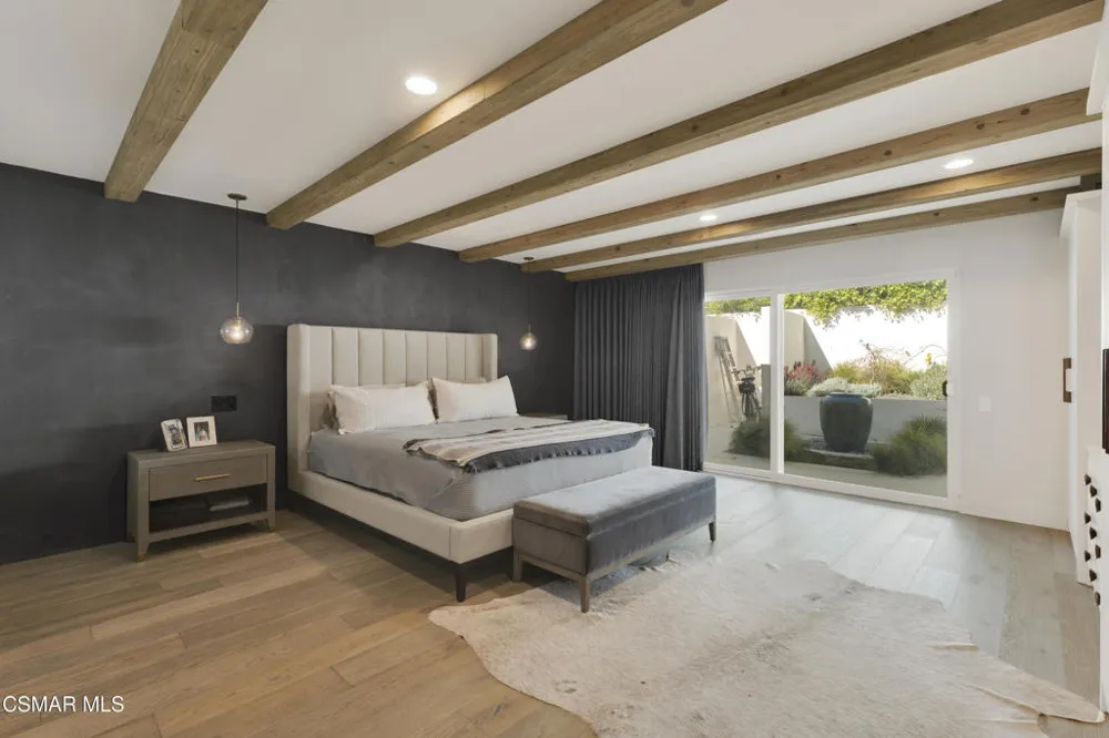4500 Stark Avenue Woodland Hills, CA 91364