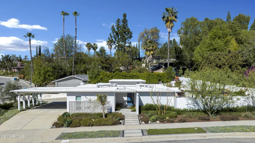 4500 Stark Avenue Woodland Hills, CA 91364
