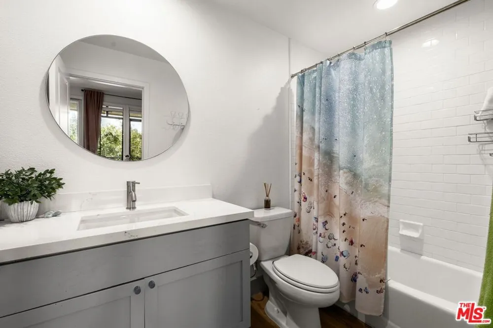 5625 Crescent Parkway #139 Playa Vista, CA 90094