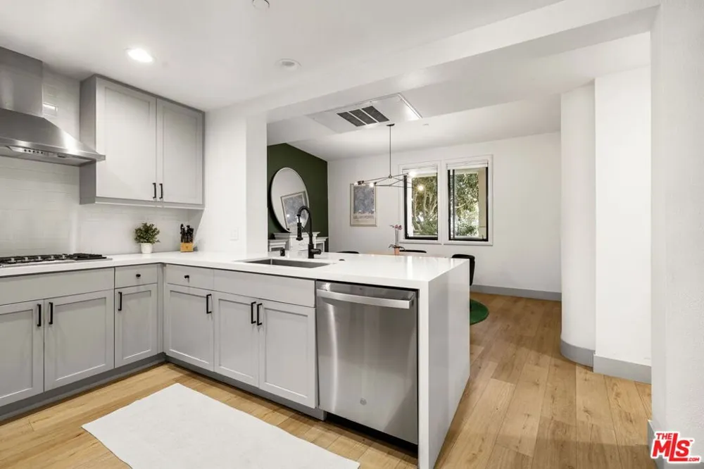 5625 Crescent Parkway #139 Playa Vista, CA 90094