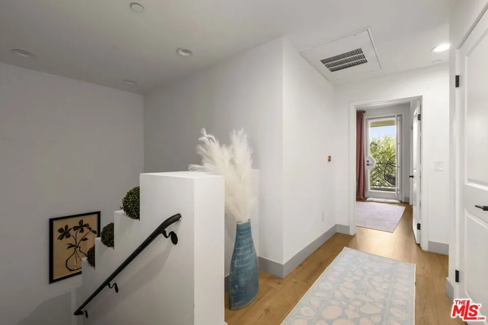 5625 Crescent Parkway #139 Playa Vista, CA 90094