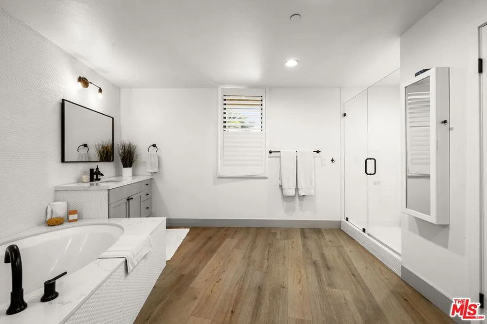 5625 Crescent Parkway #139 Playa Vista, CA 90094