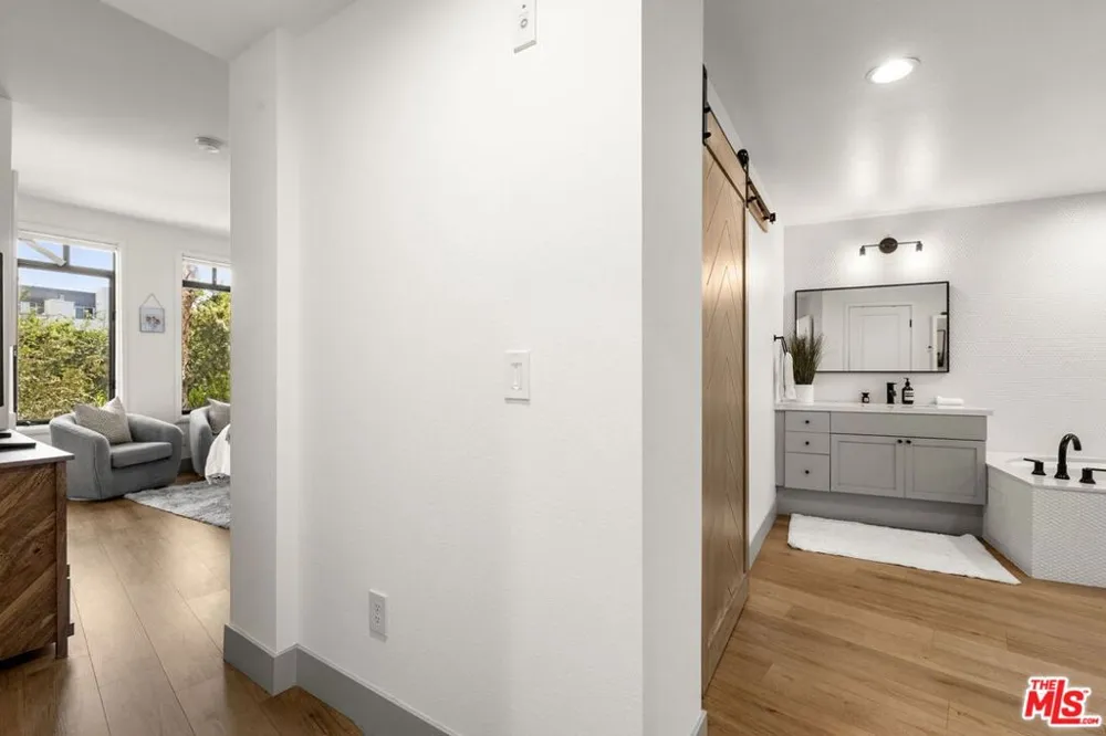 5625 Crescent Parkway #139 Playa Vista, CA 90094