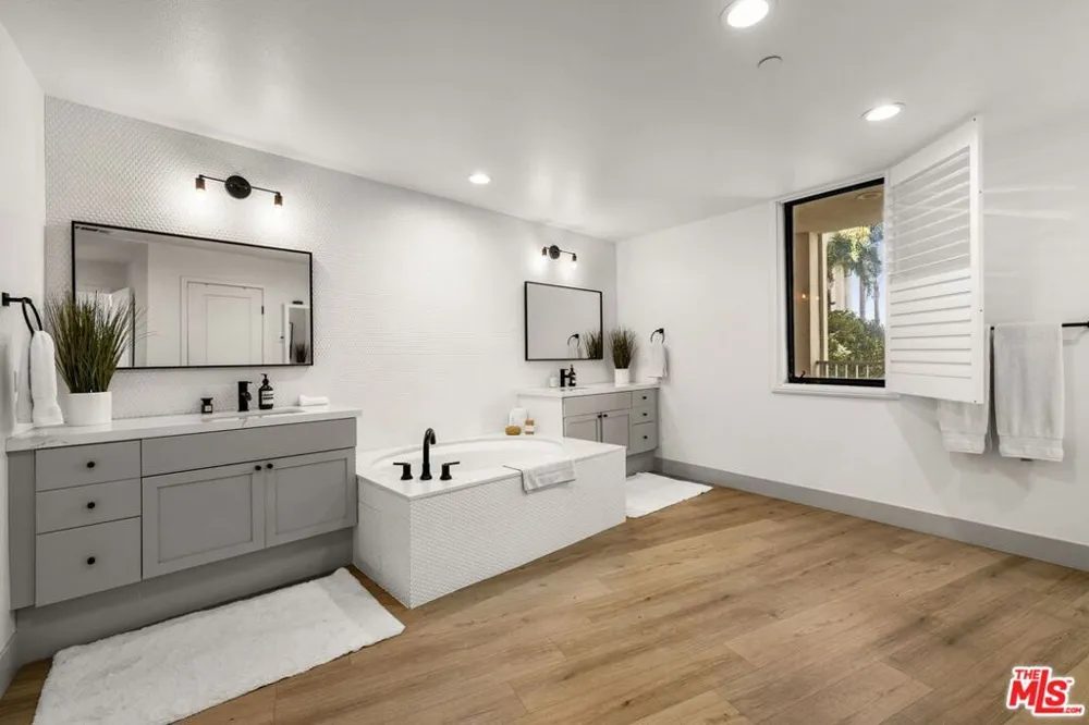 5625 Crescent Parkway #139 Playa Vista, CA 90094