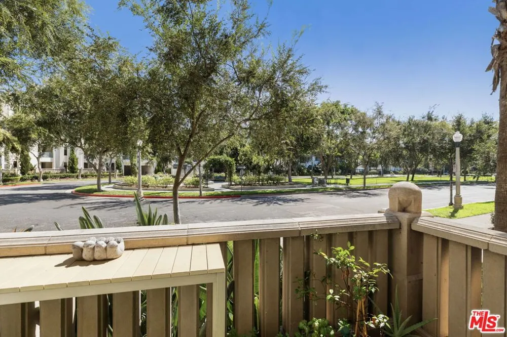 5625 Crescent Parkway #139 Playa Vista, CA 90094
