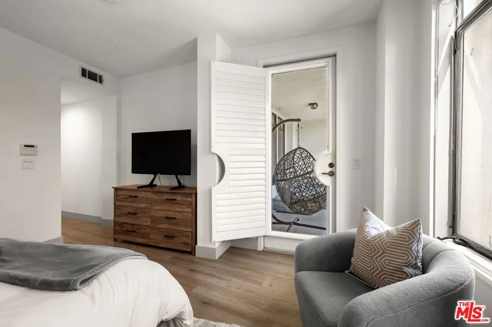5625 Crescent Parkway #139 Playa Vista, CA 90094