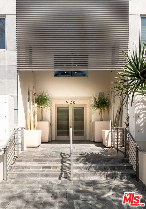 928 Croft Avenue #303 West Hollywood, CA 90069