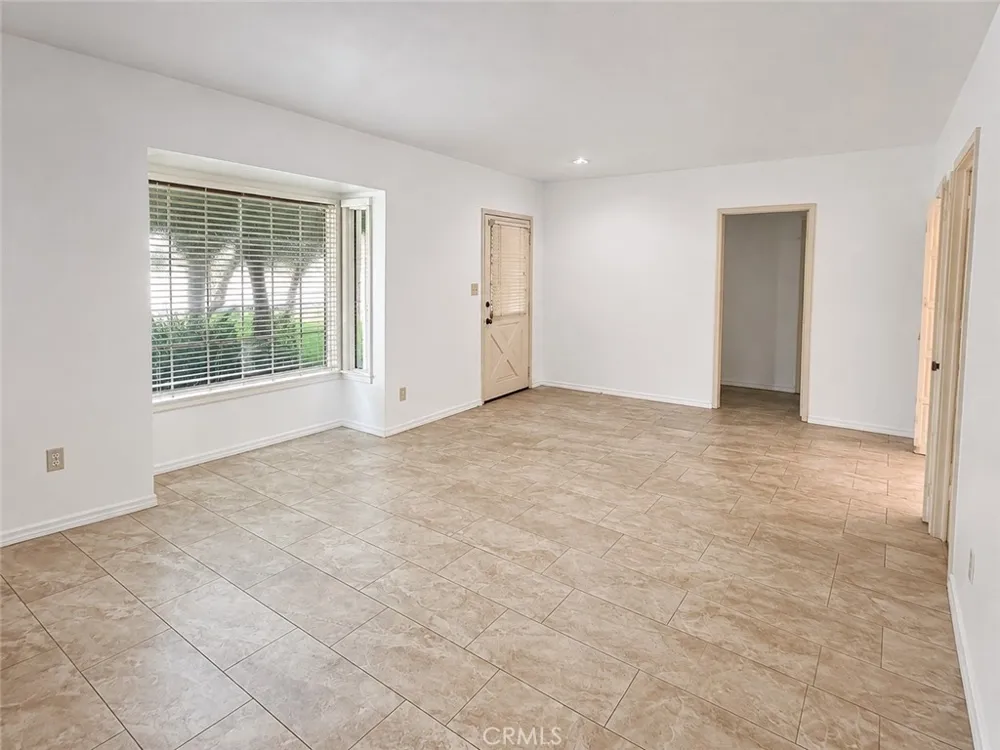 63 S Loma Upland, CA 91786
