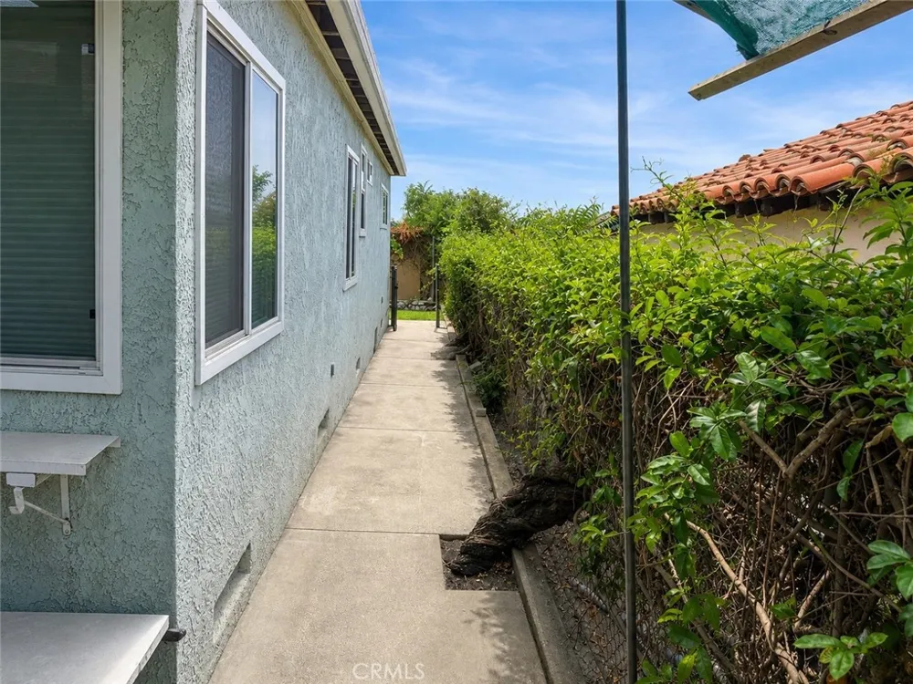 63 S Loma Upland, CA 91786