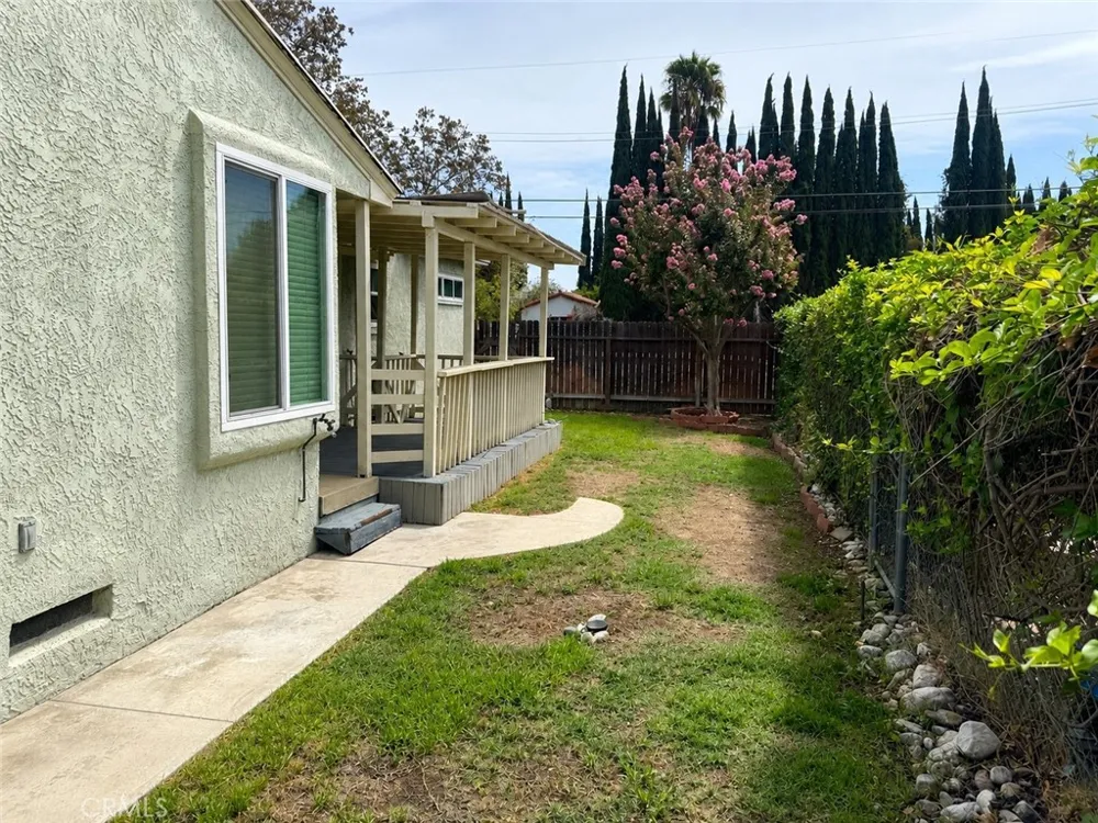 63 S Loma Upland, CA 91786
