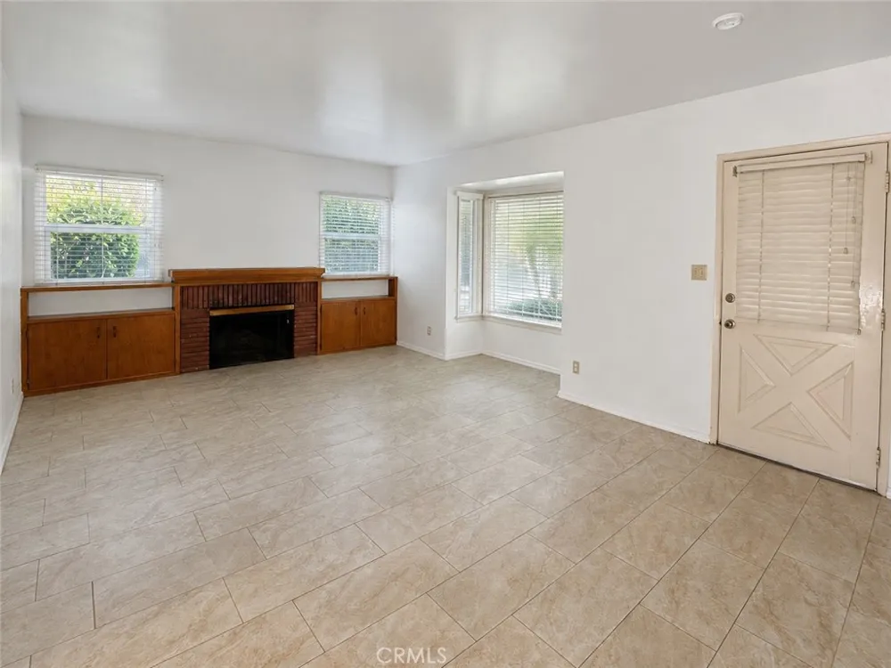 63 S Loma Upland, CA 91786
