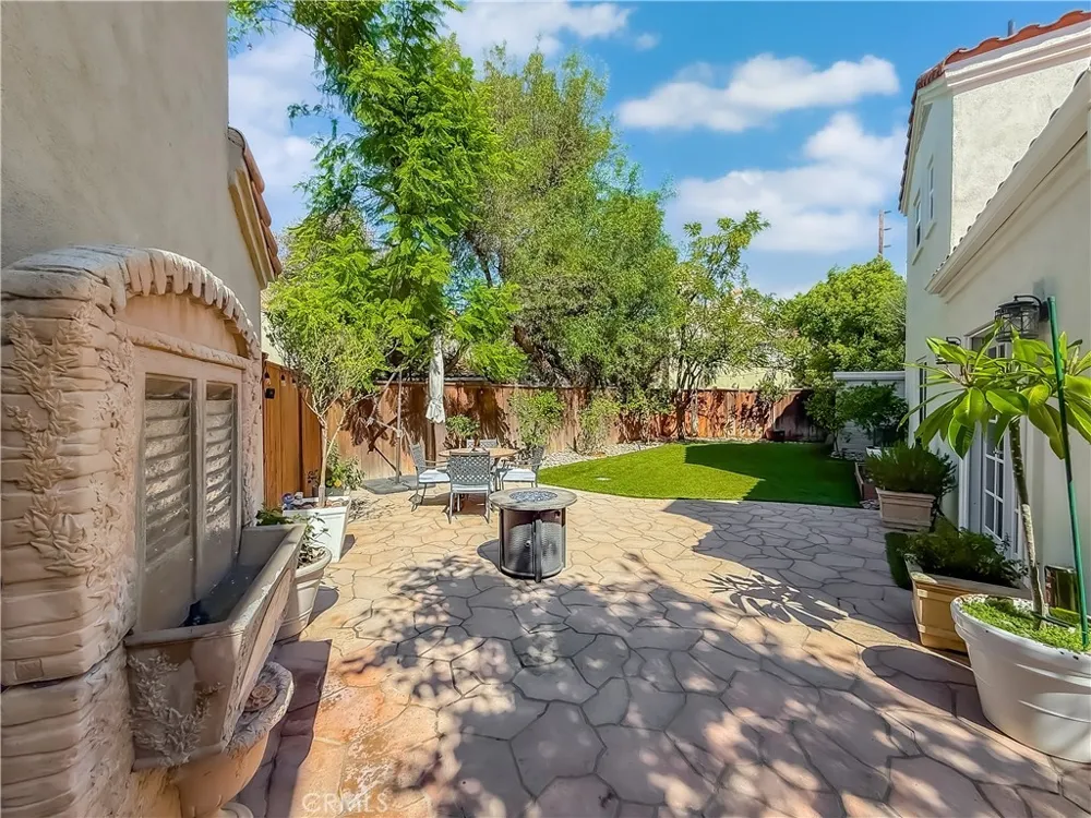 4331 Oak Glen Calabasas, CA 91302