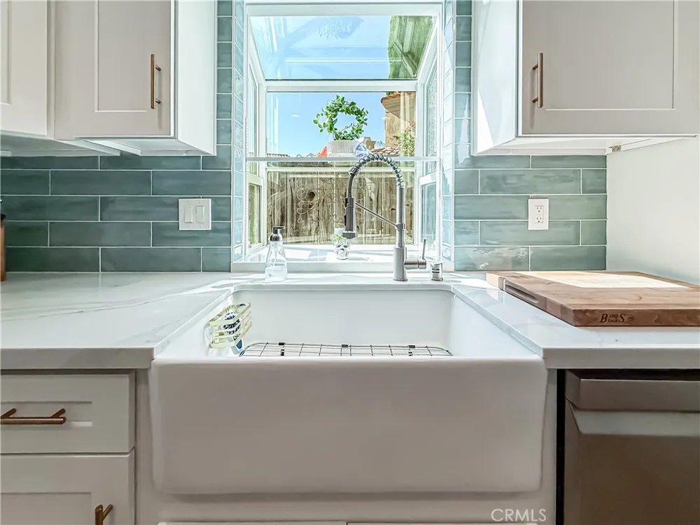 4331 Oak Glen Calabasas, CA 91302