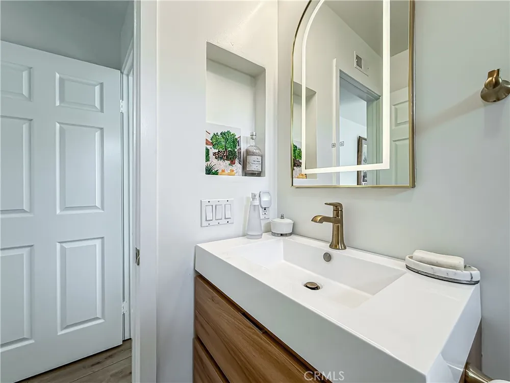 4331 Oak Glen Calabasas, CA 91302