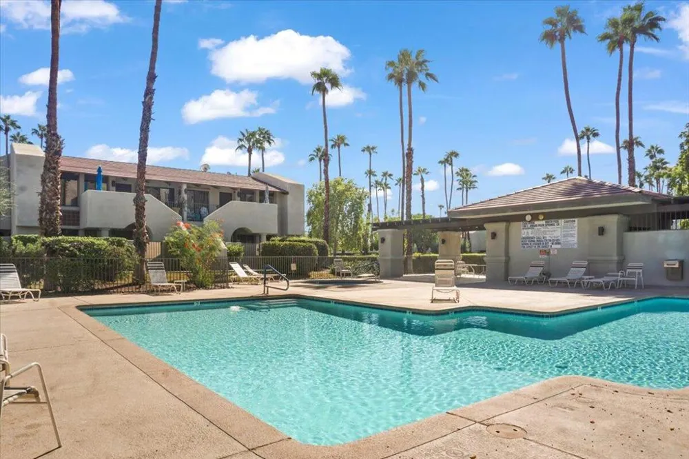 1150 E Amado #18a2 Palm Springs, CA 92262