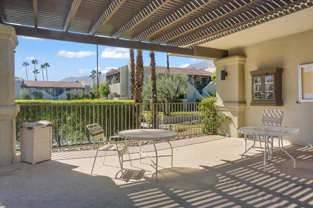 1150 E Amado #18a2 Palm Springs, CA 92262