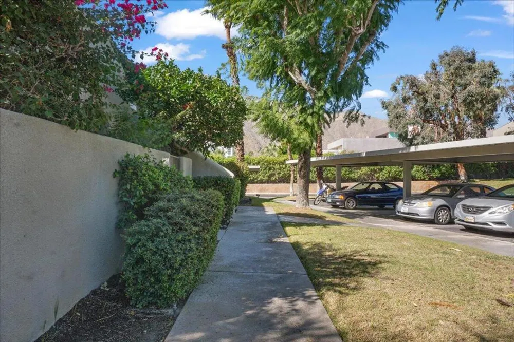 1150 E Amado #18a2 Palm Springs, CA 92262