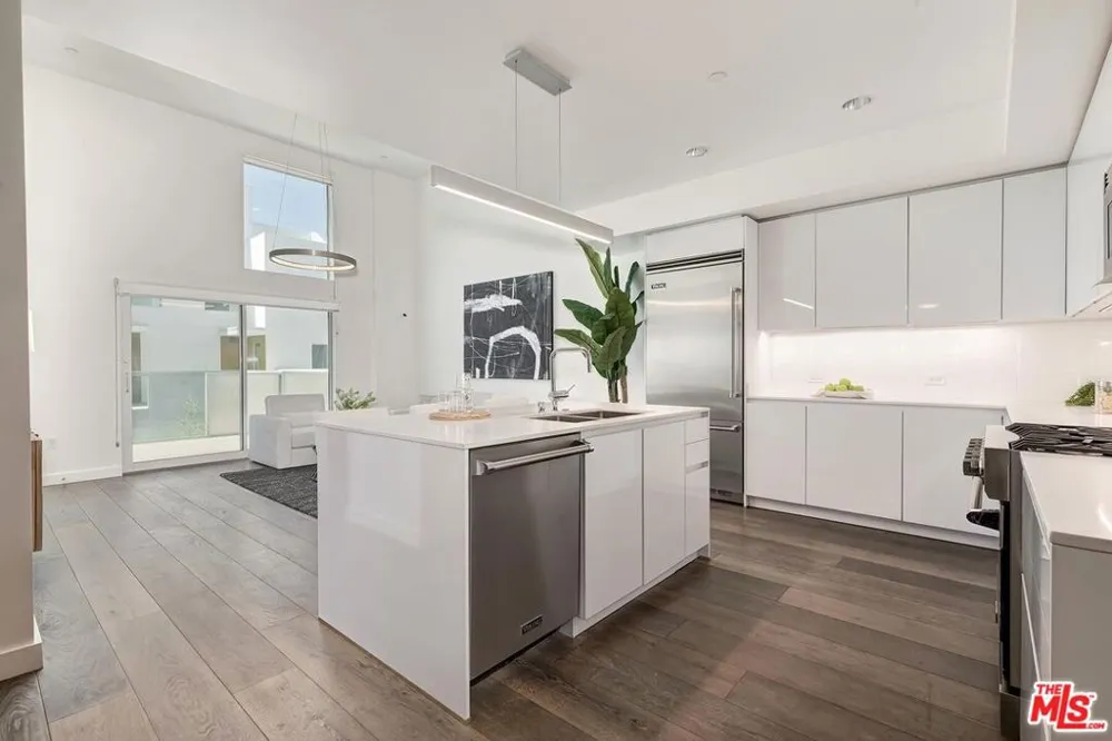 1433 14th Street #15 Santa Monica, CA 90404
