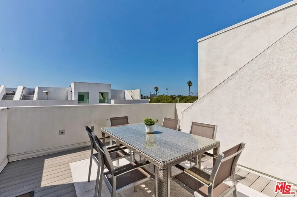 1433 14th Street #15 Santa Monica, CA 90404