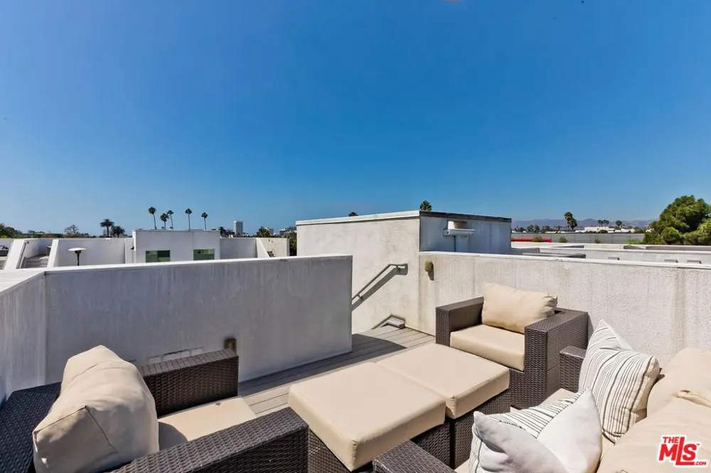 1433 14th Street #15 Santa Monica, CA 90404