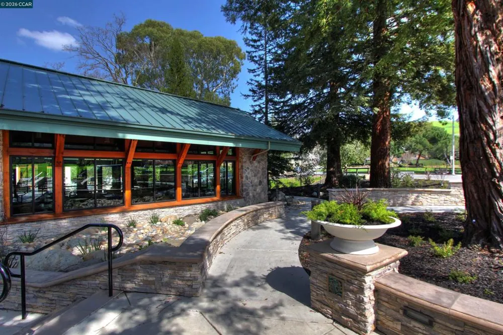 1501 Ptarmigan Dr #7B Walnut Creek, CA 94595