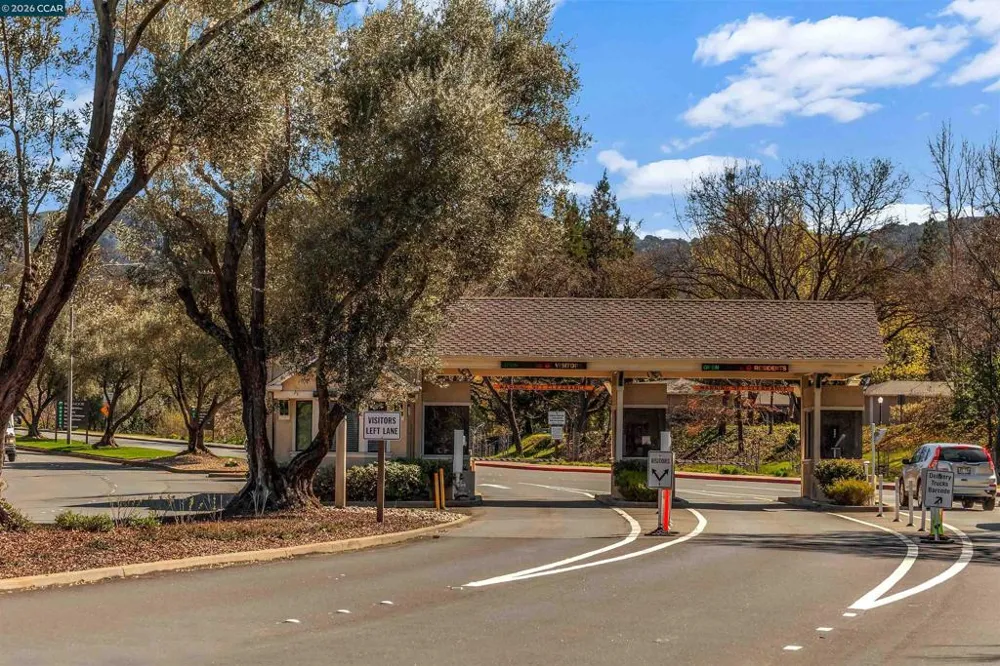 1501 Ptarmigan Dr #7B Walnut Creek, CA 94595