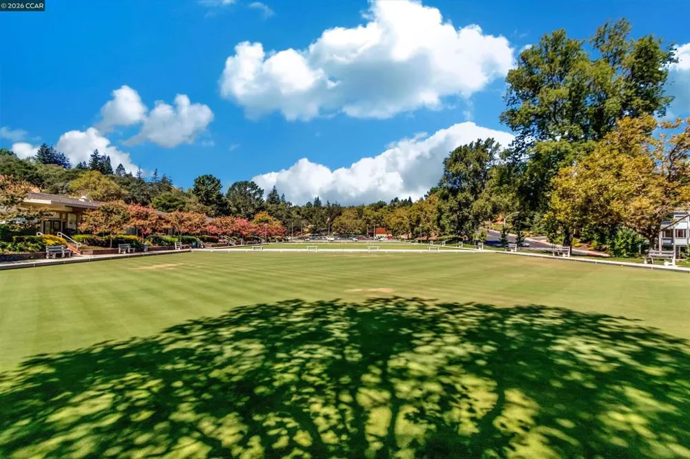 1501 Ptarmigan Dr #7B Walnut Creek, CA 94595