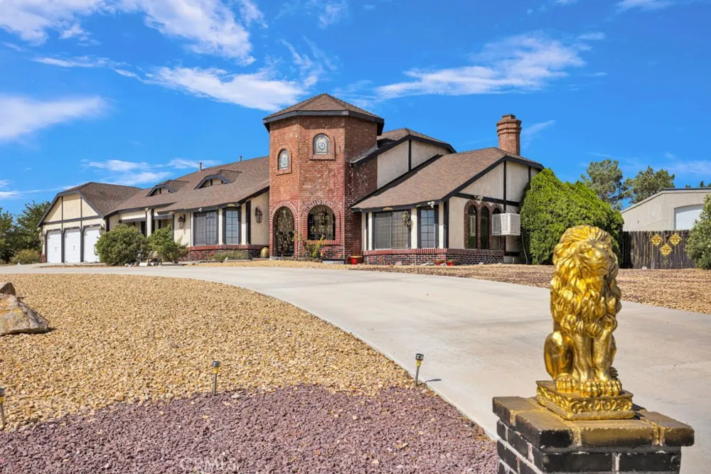 13889 Olathe Road Apple Valley, CA 92307