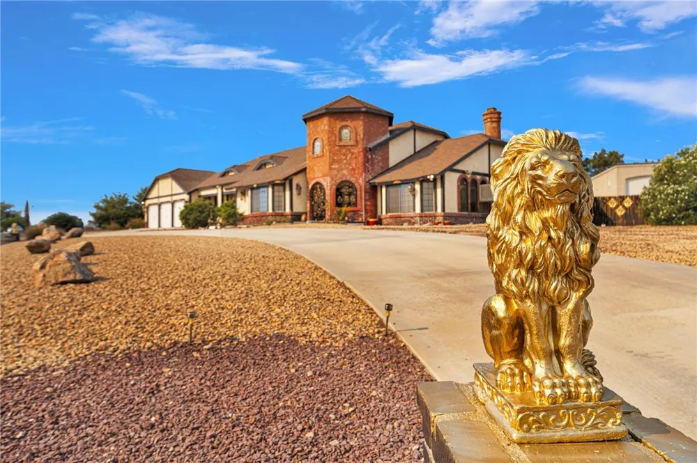 13889 Olathe Road Apple Valley, CA 92307