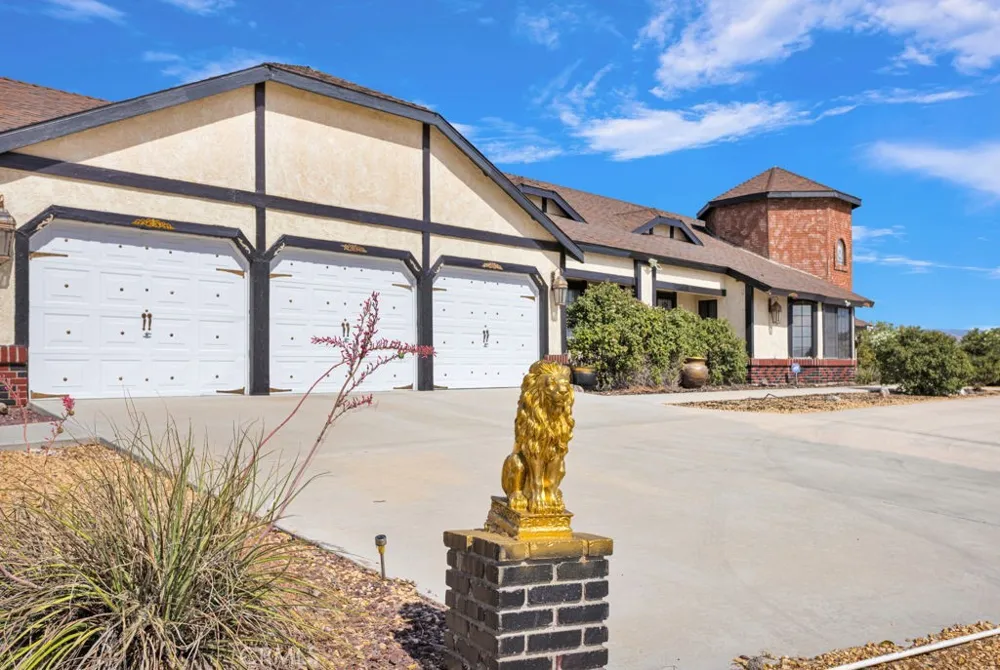 13889 Olathe Road Apple Valley, CA 92307