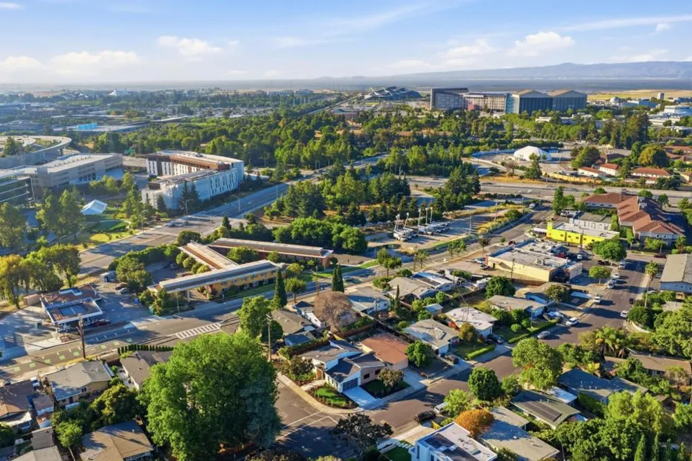 806 Emily Drive Mountain View, CA 94043
