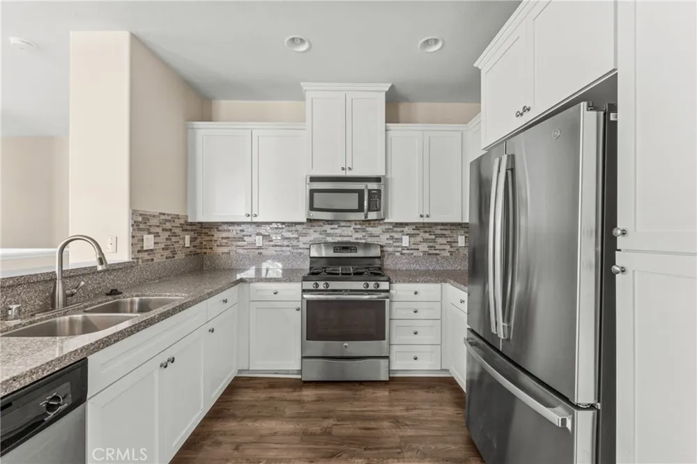 16001 Chase Fontana, CA 92336