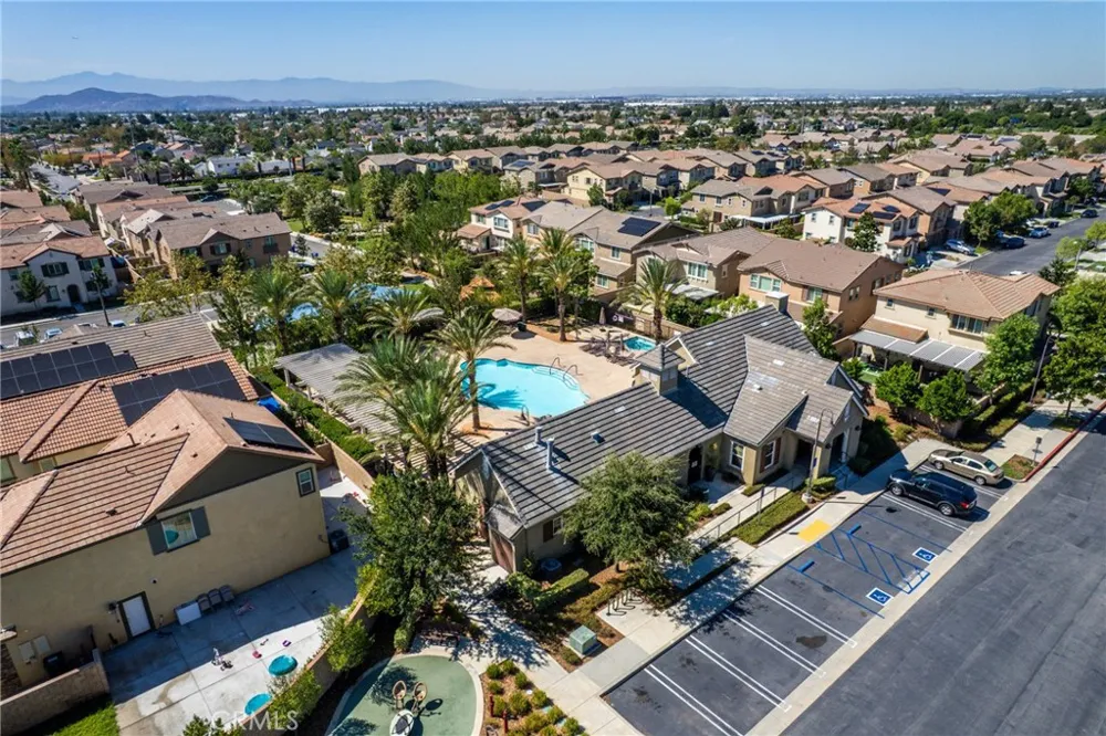 16001 Chase Fontana, CA 92336