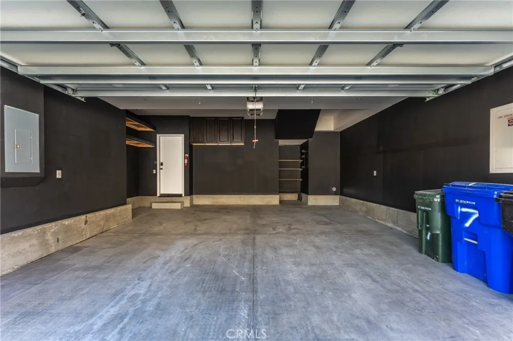 16001 Chase Fontana, CA 92336