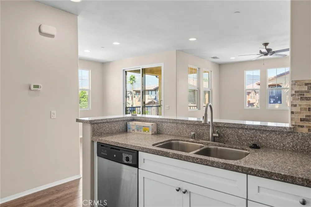 16001 Chase Fontana, CA 92336