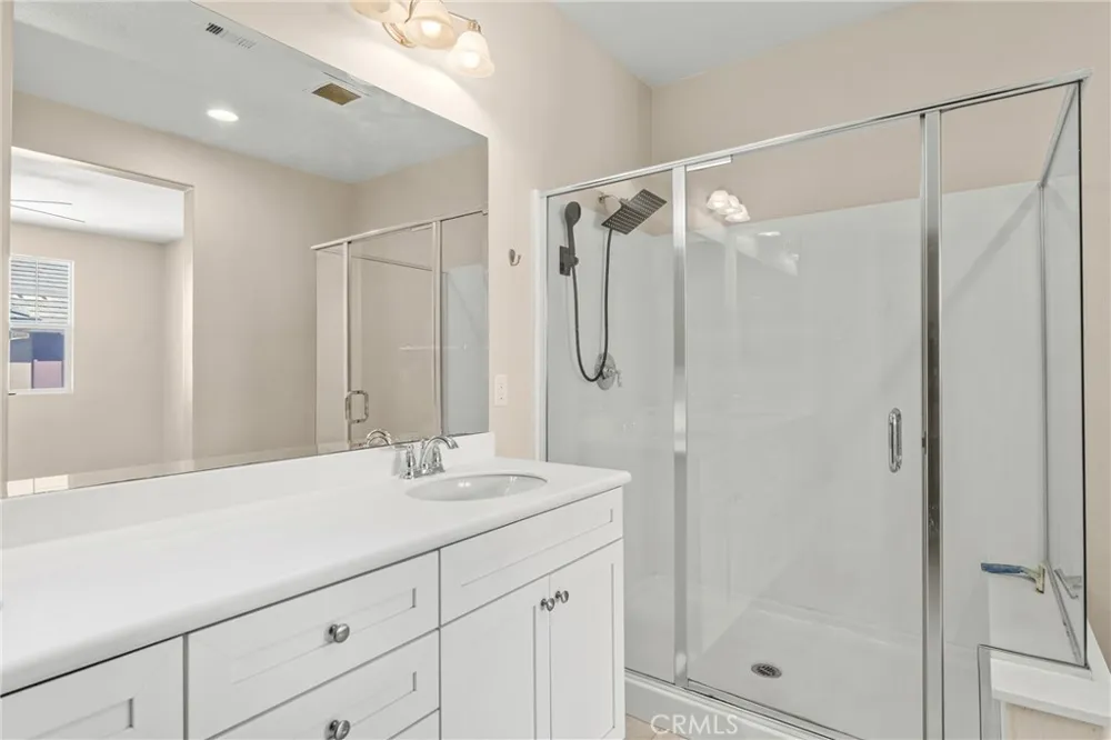16001 Chase Fontana, CA 92336