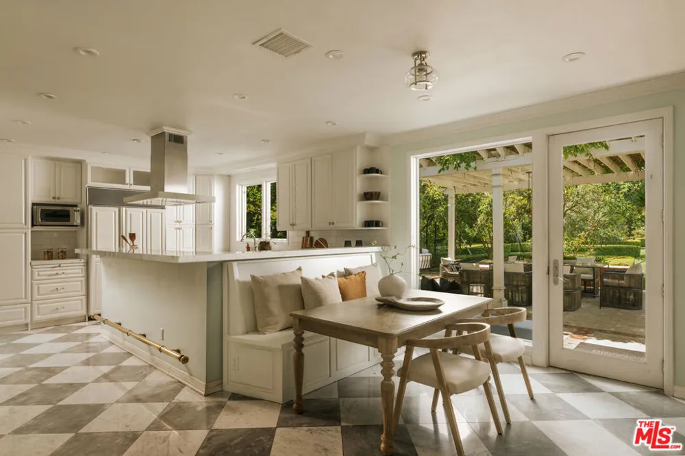143 Marguerita Avenue Santa Monica, CA 90402