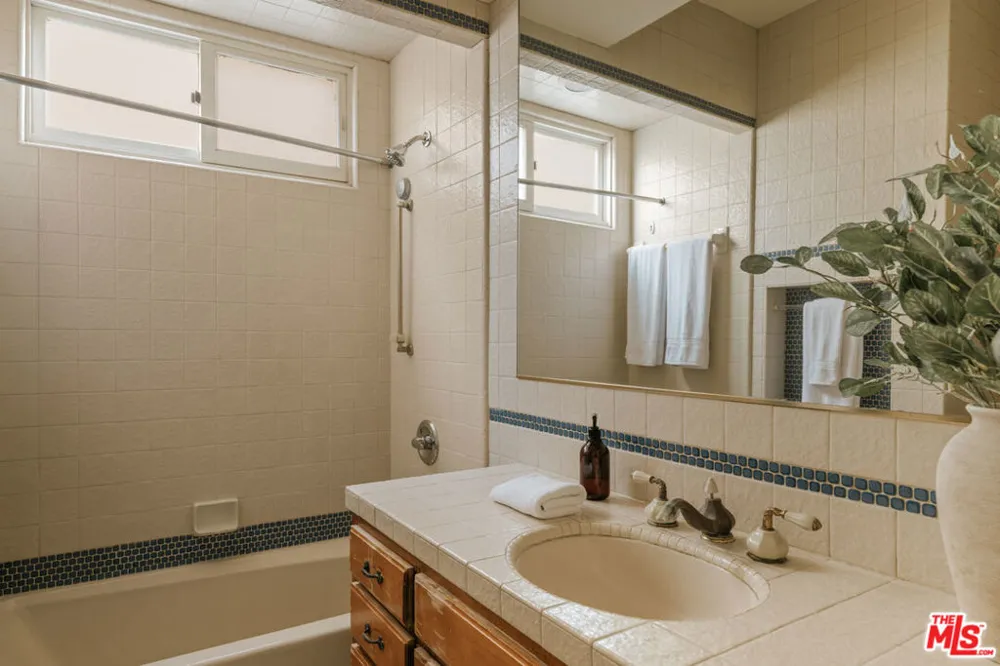 143 Marguerita Avenue Santa Monica, CA 90402