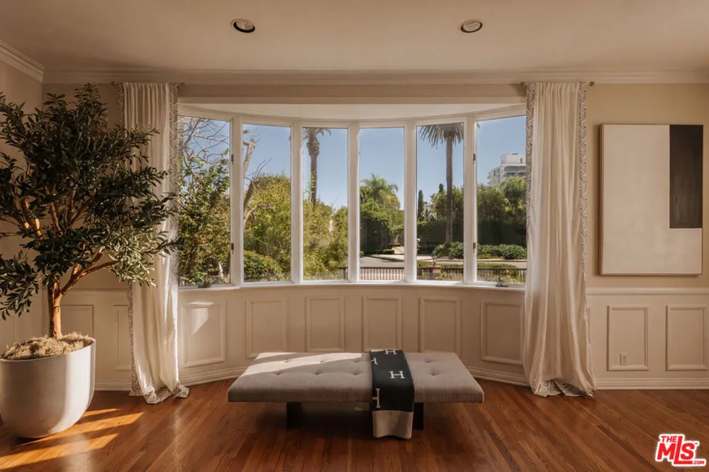143 Marguerita Avenue Santa Monica, CA 90402