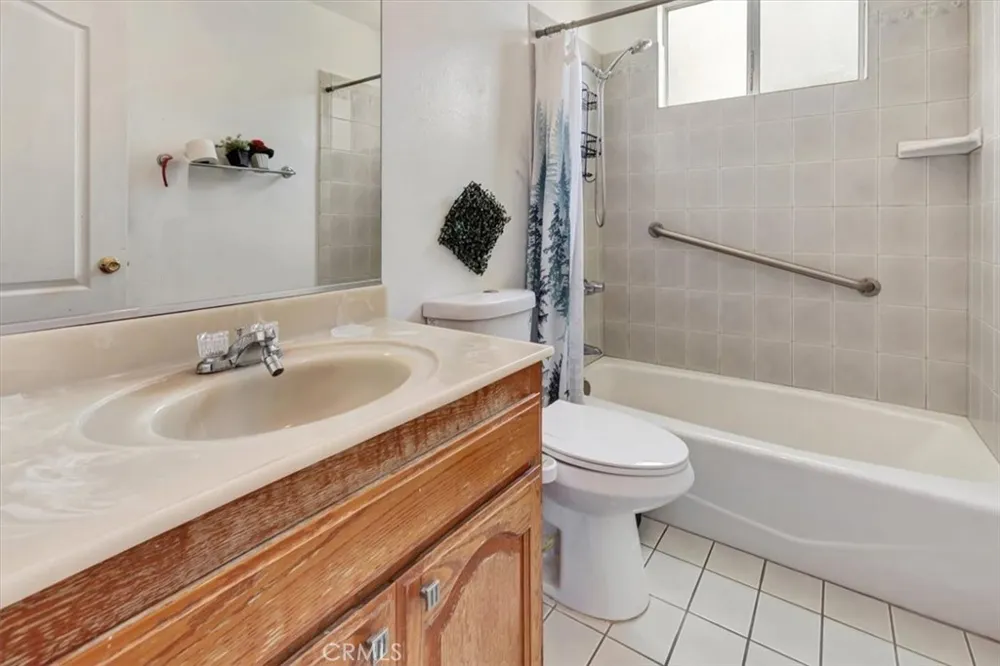 12725 Barlin Avenue Downey, CA 90242