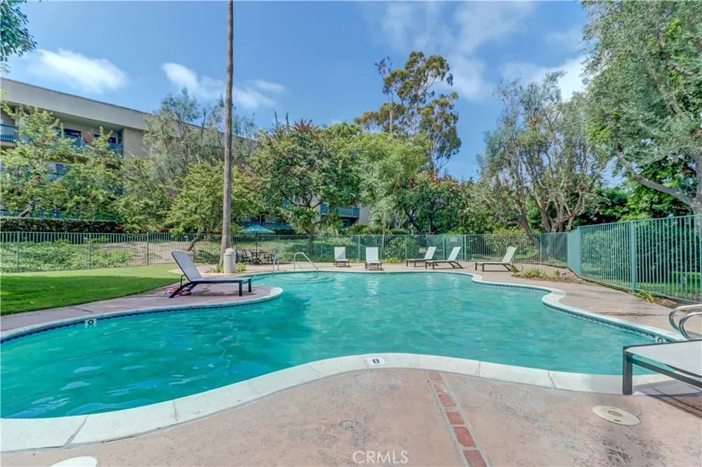 576 Bellflower Boulevard #303 Long Beach, CA 90814