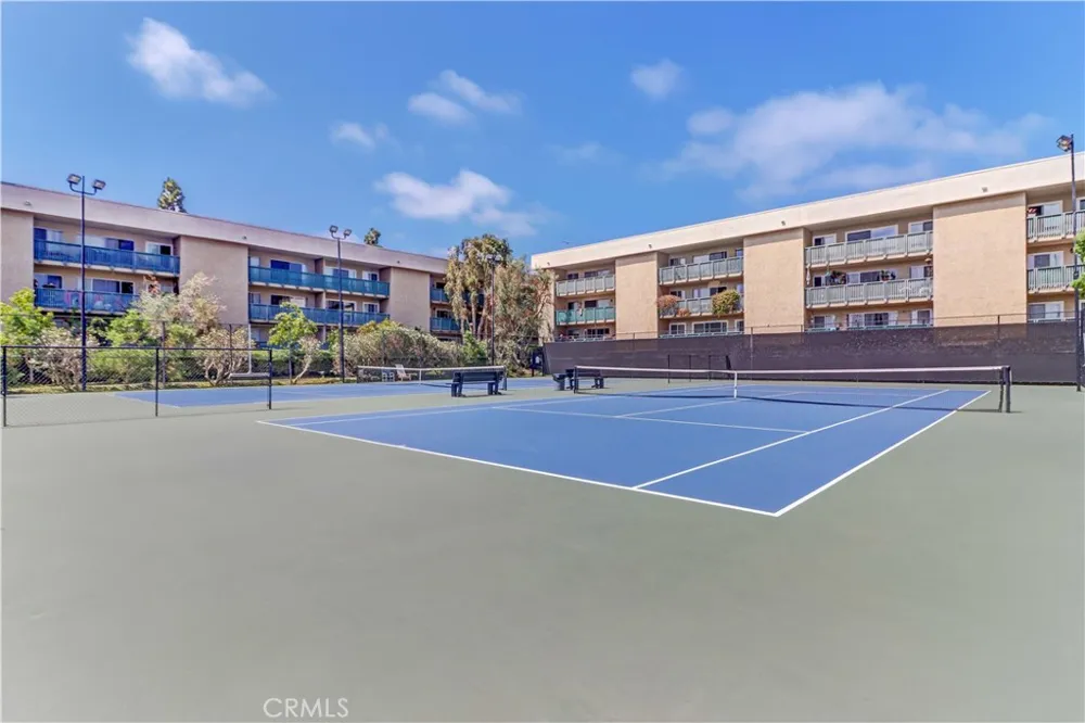576 Bellflower Boulevard #303 Long Beach, CA 90814