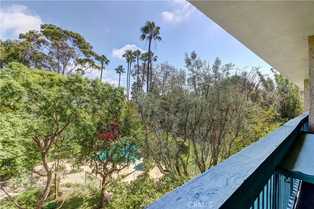 576 Bellflower Boulevard #303 Long Beach, CA 90814