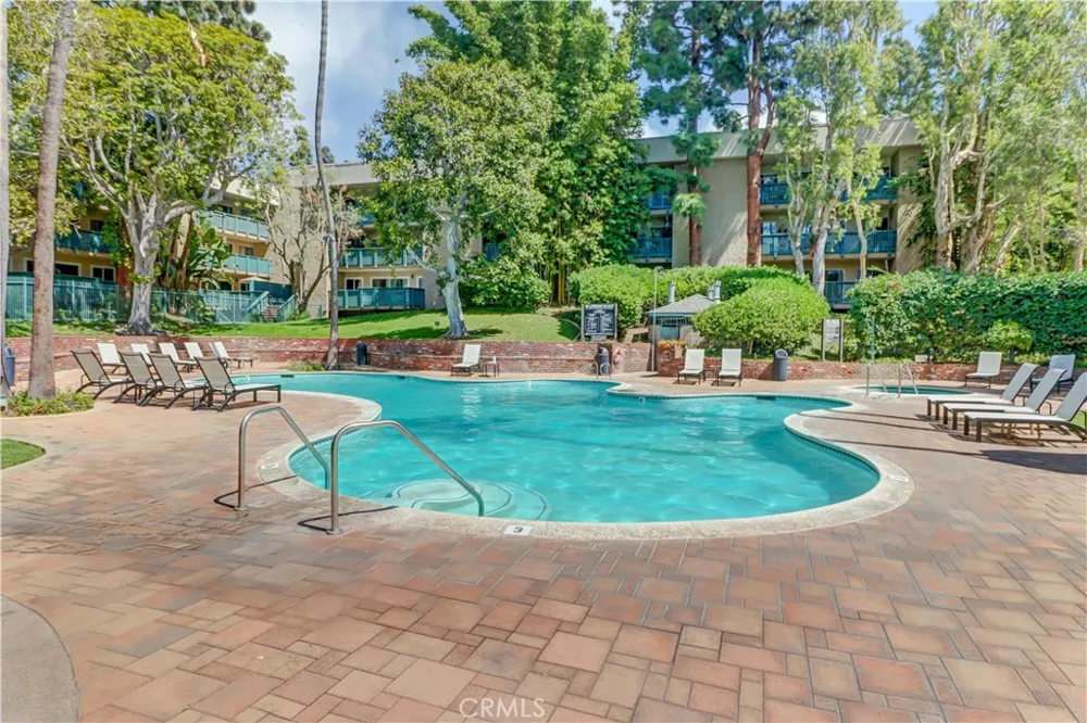 576 Bellflower Boulevard #303 Long Beach, CA 90814
