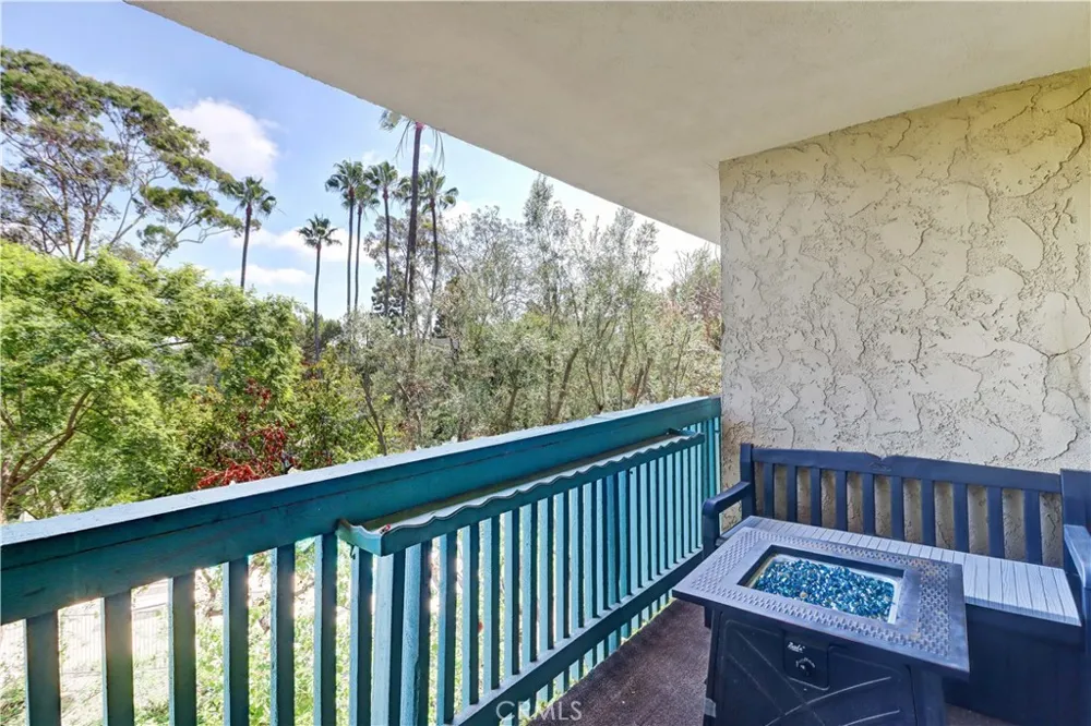576 Bellflower Boulevard #303 Long Beach, CA 90814