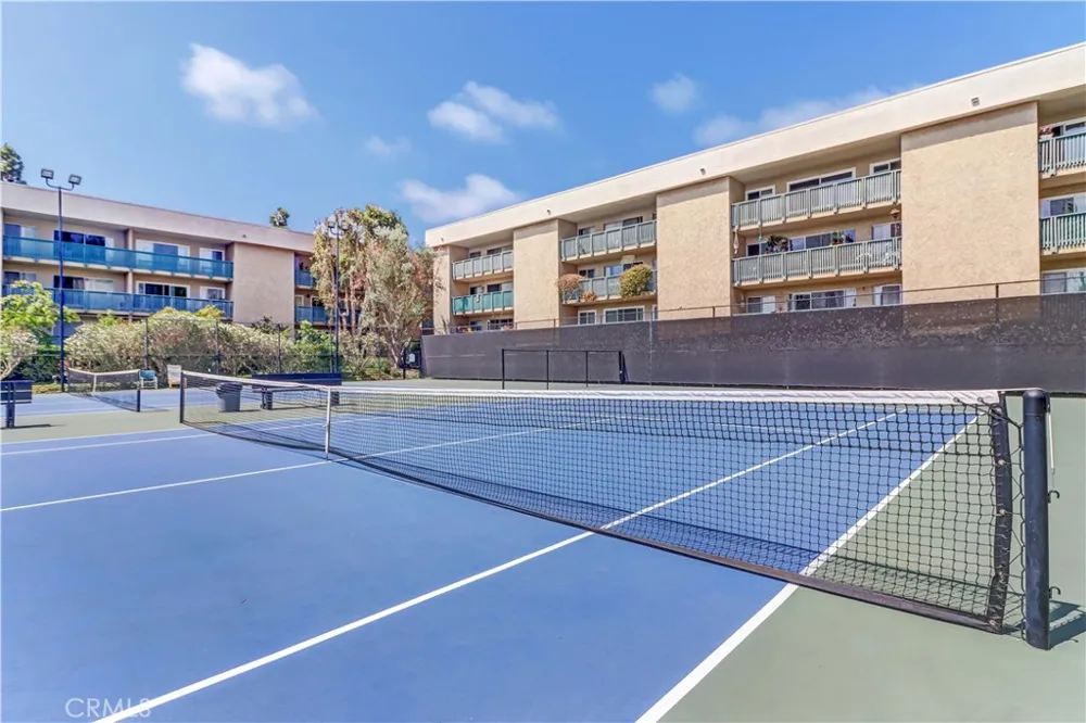 576 Bellflower Boulevard #303 Long Beach, CA 90814