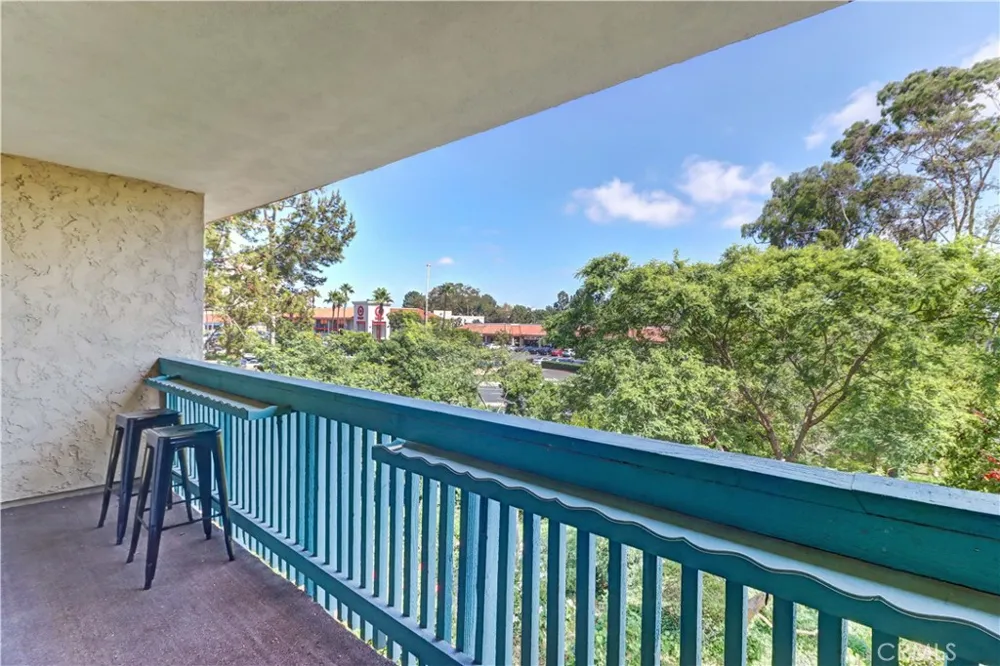 576 Bellflower Boulevard #303 Long Beach, CA 90814