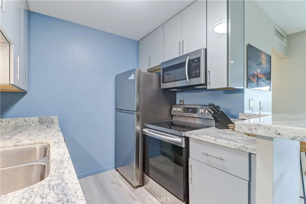 576 Bellflower Boulevard #303 Long Beach, CA 90814