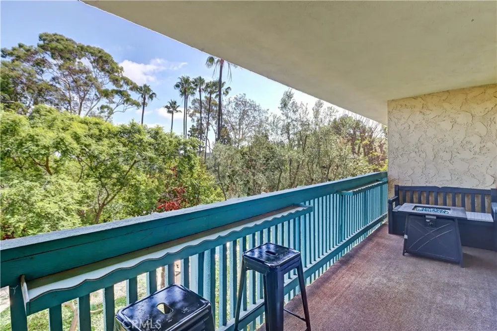 576 Bellflower Boulevard #303 Long Beach, CA 90814